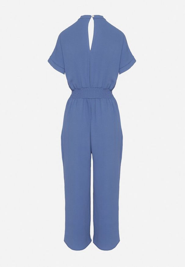 Born2be - Granatowy Kombinezon z Wiskozy z Gumką w Talii i Dekoltem w Serek z Guzikami Nisella. Okazja: na co dzień. Kolor: niebieski. Materiał: wiskoza. Długość rękawa: krótki rękaw. Długość: krótkie. Styl: elegancki, casual