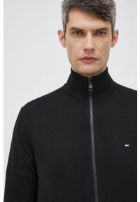 TOMMY HILFIGER - Tommy Hilfiger sweter męski kolor czarny. Okazja: na co dzień. Kolor: czarny. Styl: casual