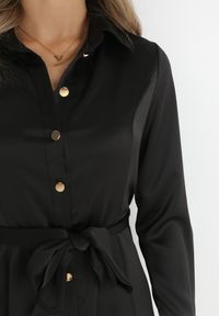 Born2be - Czarna Sukienka Koszulowa z Wiązanym Paskiem Lhepsch. Kolor: czarny. Materiał: tkanina, materiał, wiskoza. Długość rękawa: długi rękaw. Typ sukienki: koszulowe. Styl: klasyczny, elegancki. Długość: midi #3