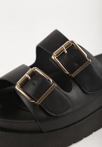 Born2be - Czarne Klapki na Grubej Podeszwie z Dwoma Klamrami Xenienne. Okazja: na co dzień. Kolor: czarny. Materiał: jeans. Wzór: ażurowy. Styl: casual, klasyczny #8