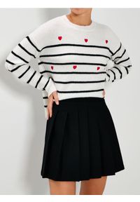 Sinsay - Sweter w paski i serca - biały. Kolor: biały. Wzór: paski #1