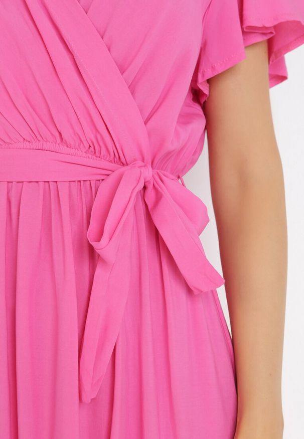 Born2be - Fuksjowa Sukienka z Wiskozy i Wiązanym Paskiem Gariela. Kolor: różowy. Materiał: wiskoza. Typ sukienki: kopertowe