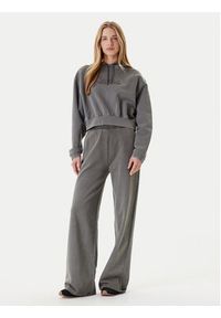Guess Spodnie dresowe V5RB17 KCOS1 Szary Regular Fit. Kolor: szary. Materiał: bawełna #3