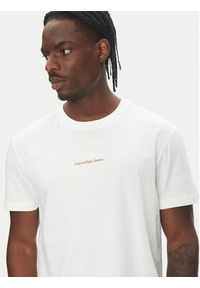 Calvin Klein Jeans T-Shirt Monologo J30J325649 Biały Regular Fit. Kolor: biały. Materiał: bawełna
