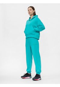 4f - Spodnie dresowe joggery z szerokimi nogawkami damskie. Kolor: turkusowy. Materiał: dresówka #1