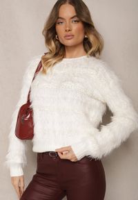 Renee - Biały Sweter z Wełną Ozdobiony Ściągaczami i Długim Włosiem Sialora. Okazja: na spotkanie biznesowe, do pracy, na spacer. Kolor: biały. Materiał: wełna. Długość: długie. Wzór: aplikacja. Sezon: jesień. Styl: biznesowy, klasyczny #4
