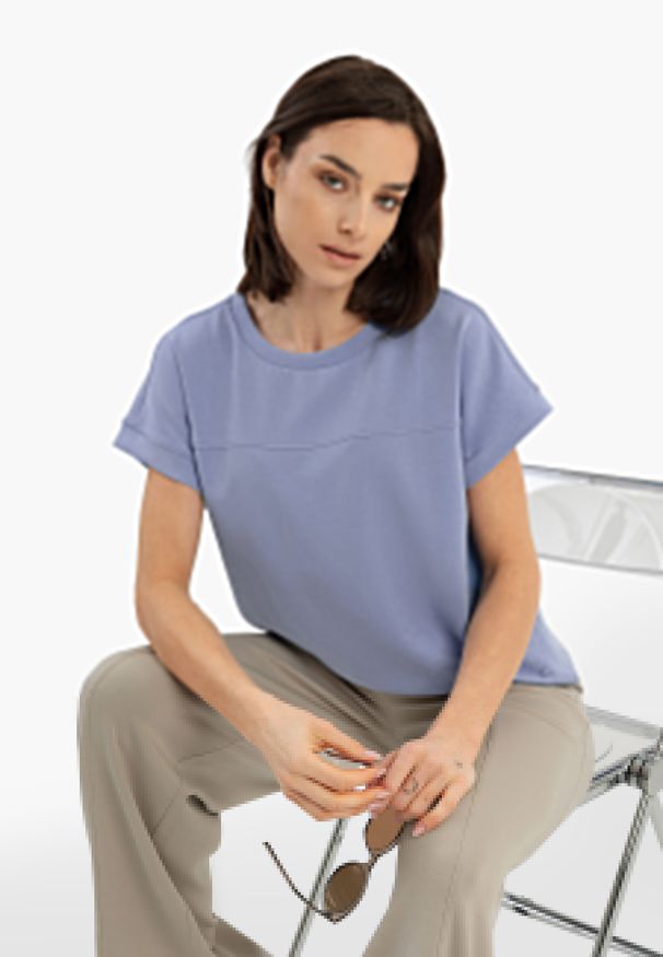 Volcano - TM-FINA. Okazja: na co dzień. Kolor: niebieski. Materiał: poliester, elastan, skóra, materiał. Długość rękawa: krótki rękaw. Długość: krótkie. Wzór: gładki. Styl: casual, klasyczny, sportowy