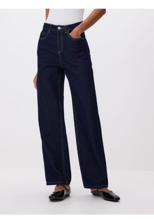 Reserved - Jeansy regular - granatowy. Kolor: niebieski