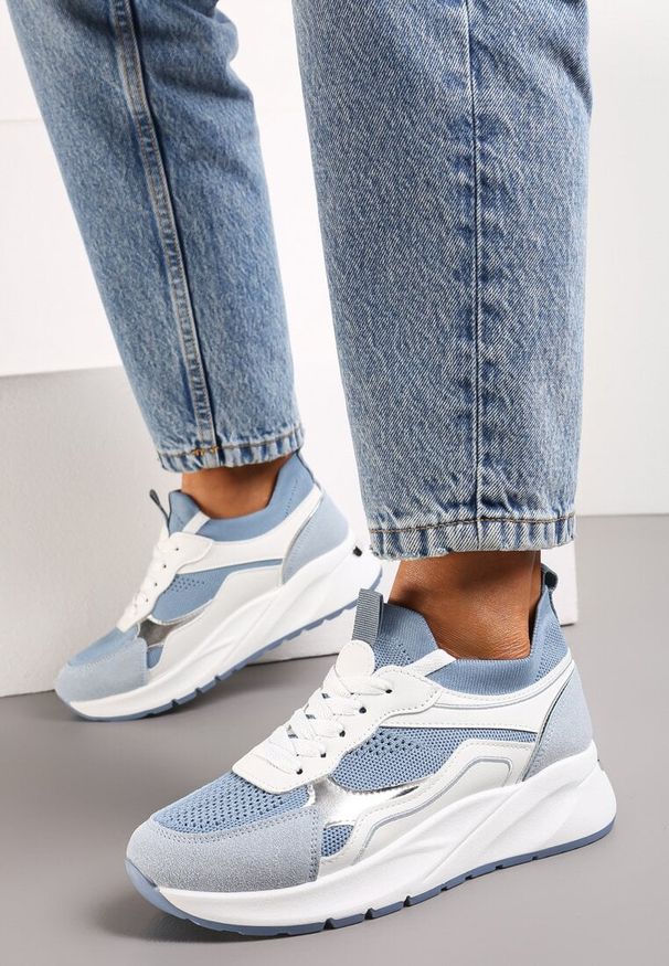 Renee - Niebieskie Sznurowane Sneakersy na Grubej Podeszwie z Błyszczącymi Wstawkami Nithirela. Okazja: na co dzień. Kolor: niebieski. Szerokość cholewki: normalna