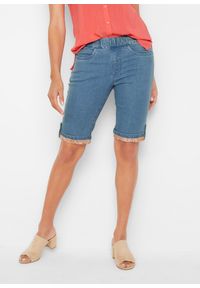 bonprix - Bermudy dżinsowe z kolorowym wywinięciem. Kolor: niebieski. Wzór: kolorowy. Sezon: lato #1