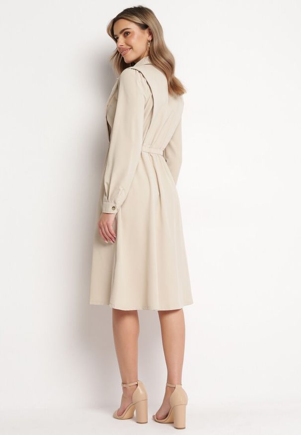 Born2be - Beżowa Sukienka Midi z Gumką w Pasie i Dodatkowym Paskiem ze Sprzączką Zawadi. Kolor: beżowy. Styl: elegancki. Długość: midi