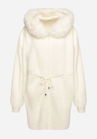 Born2be - Jasnobeżowy Płaszcz o Długim Kroju z Futrem i Ściągaczem w Talii Delirith. Okazja: na co dzień. Typ kołnierza: kaptur. Kolor: beżowy. Materiał: futro. Długość: długie. Styl: casual, elegancki #2