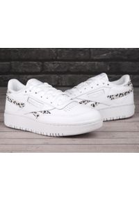 Buty do chodzenia damskie Reebok Club C Double Revenge. Zapięcie: sznurówki. Kolor: biały. Materiał: tkanina, skóra, materiał, syntetyk. Szerokość cholewki: normalna. Model: Reebok Club. Sport: turystyka piesza