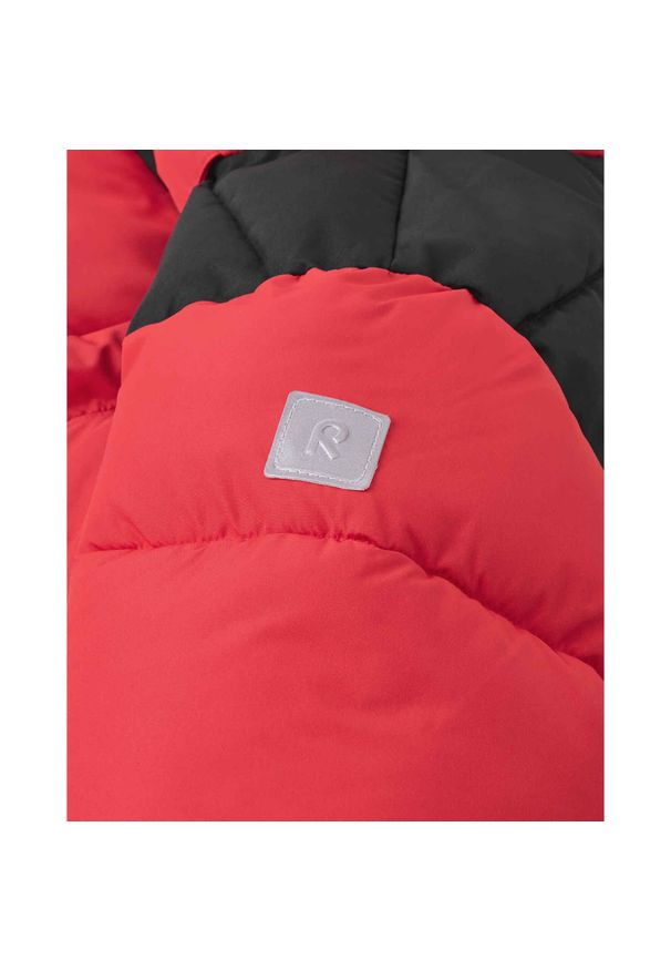 Dziecięca kurtka puchowa Reima Toukola. Kolor: czerwony, biały, wielokolorowy. Materiał: puch. Sezon: zima. Sport: narciarstwo