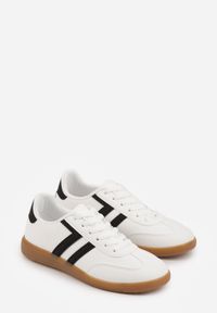 Born2be - Białe Sneakersy w Stylu Kultowych Tenisówek Genenor. Okazja: na spacer. Kolor: biały. Materiał: jeans, dresówka. Sport: turystyka piesza #3