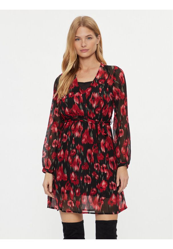 only - ONLY Sukienka codzienna 15305034 Czerwony Regular Fit. Okazja: na co dzień. Kolor: czerwony. Materiał: syntetyk. Typ sukienki: proste. Styl: casual