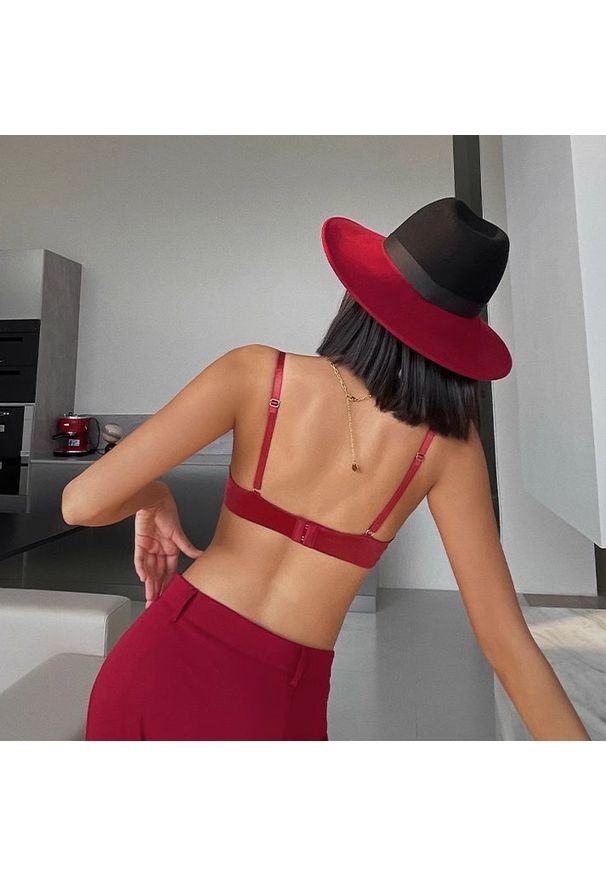 Intica - Zestaw bielizny z siateczką zapewniający wygodę i wsparcie Marvis. Kolor: czerwony. Materiał: materiał