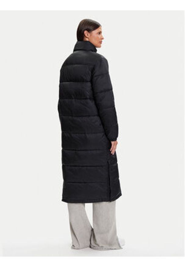 Tommy Jeans Płaszcz zimowy DW0DW21614 Czarny Regular Fit. Kolor: czarny. Materiał: syntetyk. Sezon: zima