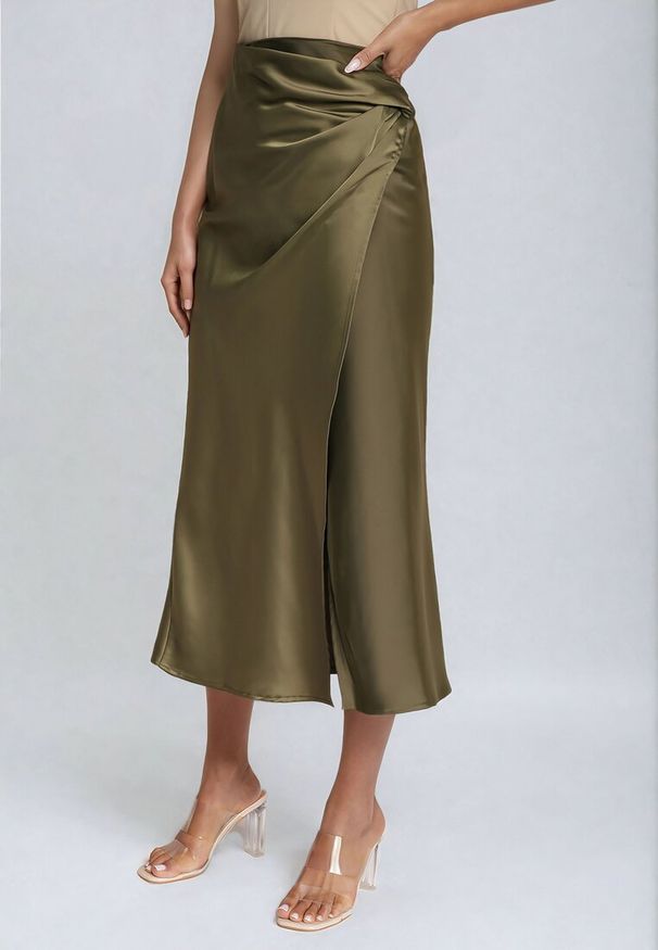 Born2be - Zielona Kopertowa Spódnica z Wysokim Stanem Menadea. Okazja: na co dzień, na spotkanie biznesowe, na spacer. Stan: podwyższony. Kolor: zielony. Styl: biznesowy, klasyczny, casual, elegancki