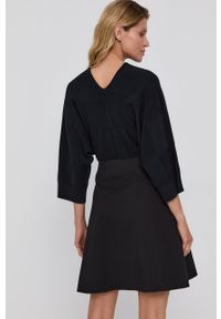 MAX&Co. Sukienka kolor czarny mini rozkloszowana. Kolor: czarny. Materiał: dzianina. Wzór: gładki. Typ sukienki: rozkloszowane. Długość: mini #3