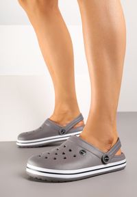 Born2be - Szaro-Czarne Klapki z Paskiem Podtrzymującym Piętę Tiaria. Okazja: na co dzień. Kolor: szary. Sezon: lato. Styl: casual #6