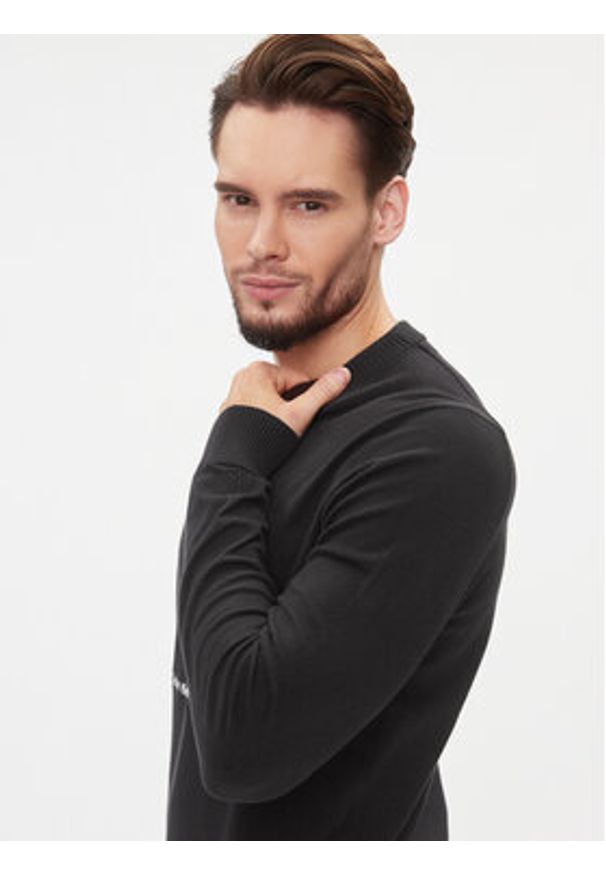 Calvin Klein Jeans Sweter J30J324328 Czarny Regular Fit. Kolor: czarny. Materiał: bawełna