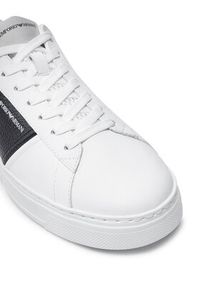 Emporio Armani Sneakersy X4X570 XN840 Biały. Kolor: biały. Materiał: skóra