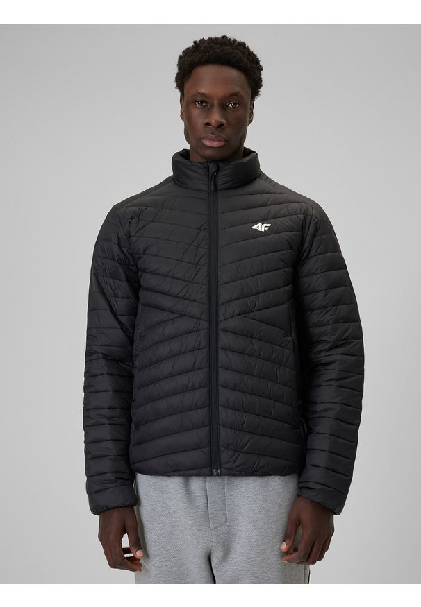 4f - 4F Kurtka z wypełnieniem syntetycznym męska - czarna L. Okazja: na co dzień. Typ kołnierza: kołnierzyk stójkowy. Kolor: czarny. Materiał: syntetyk. Styl: casual, klasyczny