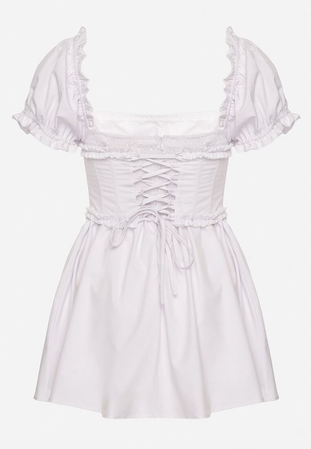 Born2be - Biała Sukienka Vices w Rustykalnym Stylu z Gorsetowym Wiązaniem Tolaviela. Okazja: na spacer, na imprezę. Typ kołnierza: dekolt gorset. Kolor: biały. Materiał: jeans. Wzór: aplikacja. Typ sukienki: gorsetowe. Styl: elegancki