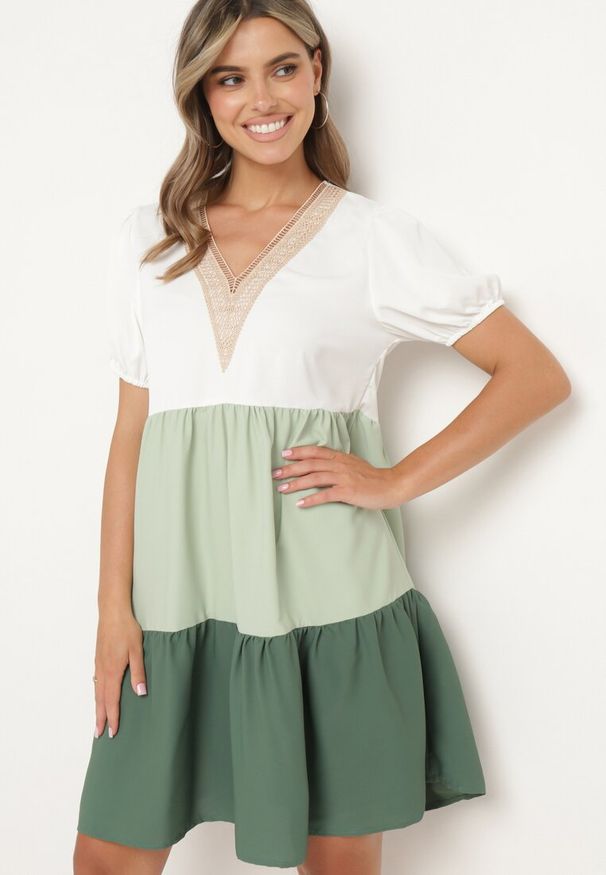 Born2be - Beżowo-Zielona Pudełkowa Sukienka z Haftem przy Dekolcie Moetta. Kolor: beżowy. Wzór: haft