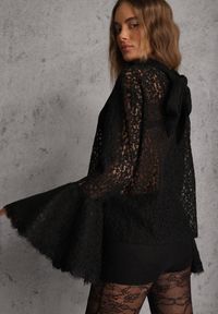 Renee - Czarna Koronkowa Bluzka Wiskozowa z Bawełną Ozdobiona Wiązaniem Diomopis. Kolor: czarny. Materiał: wiskoza, bawełna, koronka. Wzór: aplikacja #4