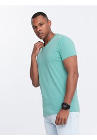 Ombre Clothing - Męska klasyczna bawełniana koszulka z dekoltem w serek BASIC – turkusowa V15. Typ kołnierza: dekolt w serek. Kolor: turkusowy. Materiał: bawełna. Wzór: ze splotem, jednolity. Styl: klasyczny
