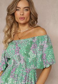 Renee - Zielona Sukienka Midi Hiszpanka w Gumką w Pasie z Wiskozy Slaniesa. Typ kołnierza: dekolt hiszpanka. Kolor: zielony. Materiał: wiskoza. Wzór: kwiaty. Długość: midi