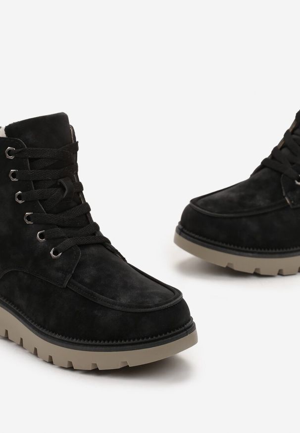 Born2be - Czarne Mocno Ocieplone Botki Traperki ze Sznurowaniem Carlalla. Kolor: czarny. Styl: elegancki