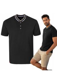 Koszulka Męska (T-Shirt) na Stójce z Guzikami - Pako Jeans - Czarna. Okazja: na co dzień. Typ kołnierza: kołnierzyk stójkowy. Kolor: czarny. Materiał: bawełna. Styl: casual #5