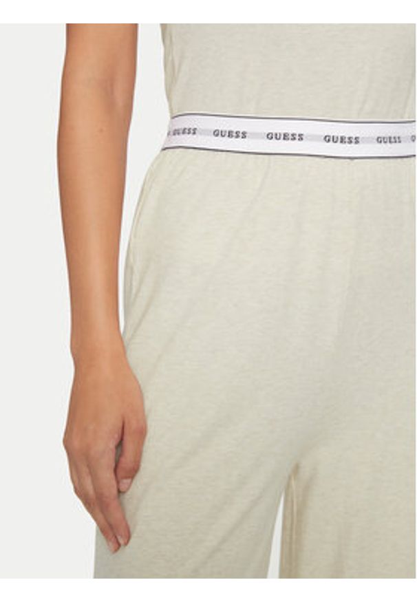 Guess Piżama O4YX02 KBBU1 Écru Regular Fit. Materiał: bawełna, syntetyk
