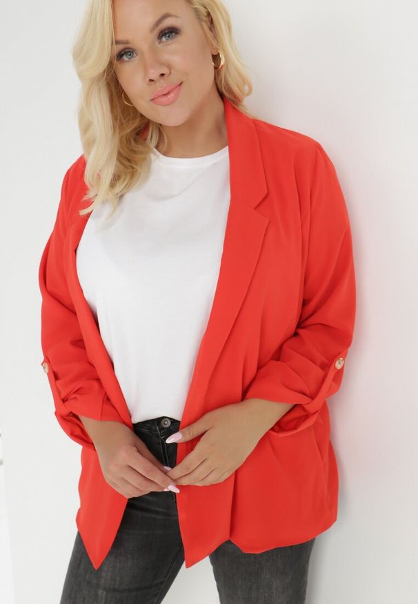 Born2be - Czerwona Marynarka Oreithousa. Okazja: do pracy, na imprezę. Kolekcja: plus size. Kolor: czerwony. Materiał: tkanina. Długość rękawa: długi rękaw. Długość: długie. Styl: klasyczny, elegancki