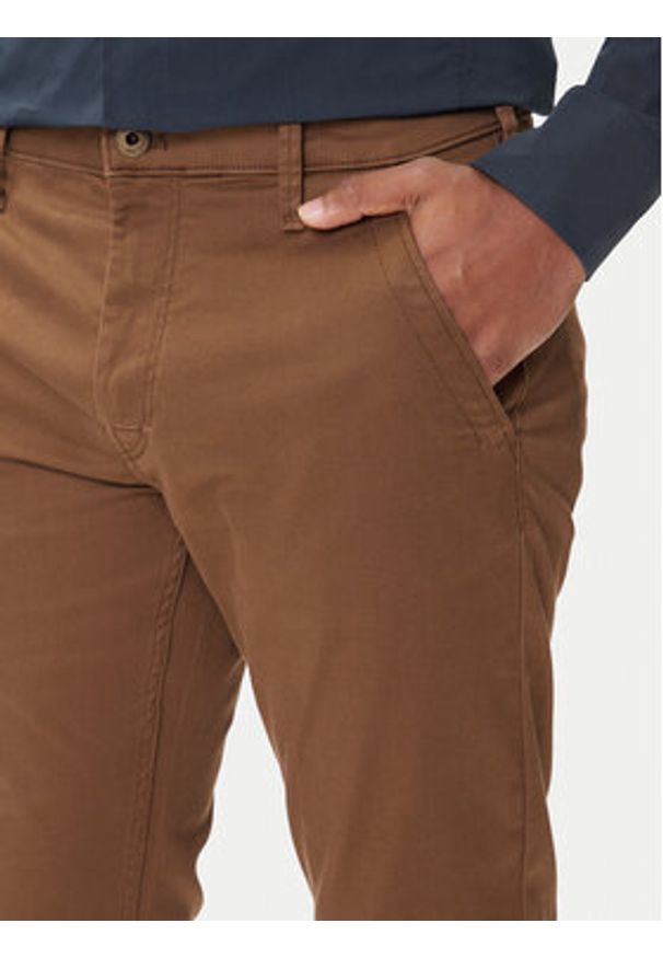 G-Star RAW - G-Star Raw Chinosy Chino 3.0 D25179-C105 Brązowy Slim Fit. Kolor: brązowy. Materiał: bawełna