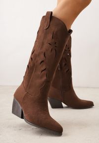 Renee - Brązowe Ażurowe Kozaki Kowbojki na Obcasie typu Stożek Tidrina. Kolor: brązowy. Materiał: zamsz. Wzór: ażurowy. Obcas: na obcasie. Styl: elegancki. Wysokość obcasa: średni #5