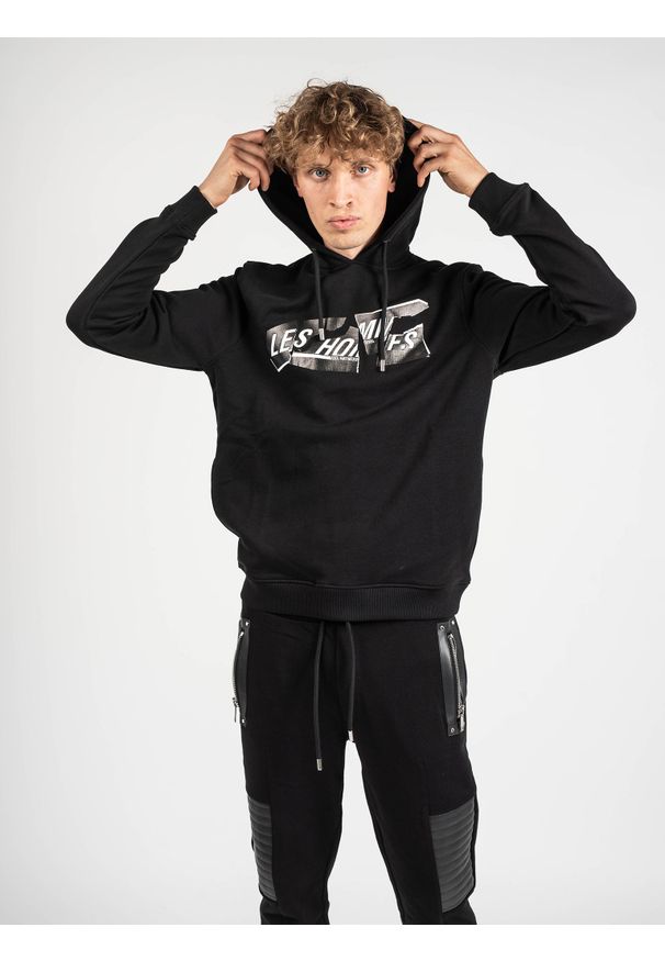 Les Hommes Bluza | LLH451-758P | Hooded Sweater | Mężczyzna | Czarny. Okazja: na co dzień. Typ kołnierza: kaptur. Kolor: czarny. Materiał: bawełna. Wzór: nadruk. Styl: casual