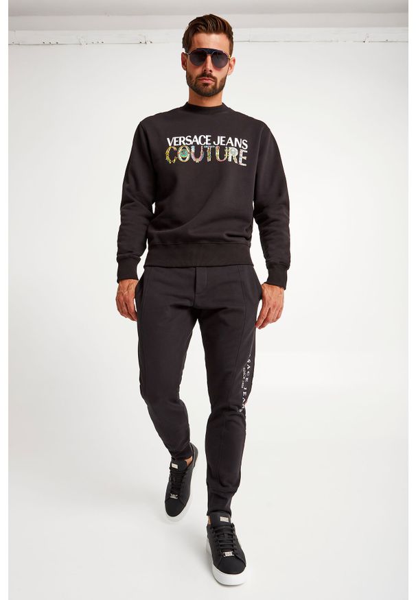 Versace Jeans Couture - BLUZA VERSACE JEANS COUTURE. Materiał: bawełna. Długość rękawa: długi rękaw. Długość: długie. Wzór: napisy, kolorowy