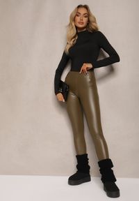 Renee - Zielone Legginsy High Waist z Imitacji Skóry z Gumką w Pasie Ozdobione Guzikami Sinairis. Okazja: na spotkanie biznesowe. Stan: podwyższony. Kolor: zielony. Materiał: skóra. Wzór: aplikacja. Styl: biznesowy, klasyczny, rockowy #4