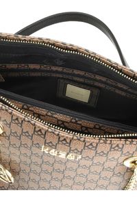 Kazar - Brązowa torebka damska. Kolor: brązowy. Dodatki: z breloczkiem. Materiał: skórzane. Styl: elegancki, klasyczny #7