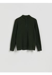 Reserved - Sweter z rozpinaną stójką - ciemnozielony. Typ kołnierza: kołnierzyk stójkowy. Kolor: zielony. Materiał: dzianina, bawełna