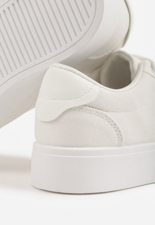 Born2be - Białe Sneakersy na Grubej Podeszwie z Tłoczeniem Larviona. Okazja: na co dzień. Kolor: biały. Materiał: jeans