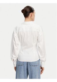 Guess Top 172811 Biały Classic Fit. Kolor: biały. Materiał: bawełna