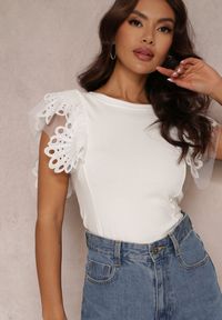Renee - Biały Top z Bawełny z Ozdobną Koronką Adexis. Kolor: biały. Materiał: bawełna, koronka. Wzór: koronka. Sezon: lato, wiosna