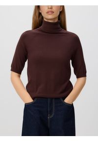 Reserved - Sweter z golfem - brązowy. Typ kołnierza: golf. Kolor: brązowy. Materiał: dzianina, wiskoza. Styl: klasyczny
