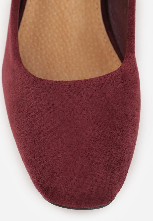 Born2be - Bordowe Czółenka Vices na Biżuteryjnym Słupku z Paskiem z Klamerką i Skórzaną Wkładką Etalla. Okazja: na spotkanie biznesowe, do pracy. Zapięcie: pasek. Kolor: czerwony. Materiał: skóra. Wzór: aplikacja. Obcas: na słupku. Styl: biznesowy. Wysokość obcasa: średni