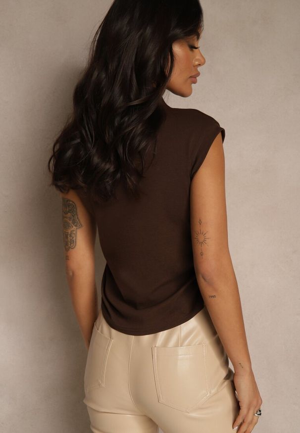 Renee - Brązowy Top z Bawełny i Wiskozy ze Stójką i Marszczeniem w Talii Zetelie. Typ kołnierza: kołnierzyk stójkowy. Kolor: brązowy. Materiał: bawełna, wiskoza. Styl: elegancki